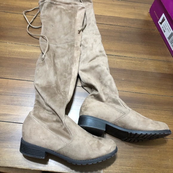 Ladies over the knee boots - Picture 3 of 4